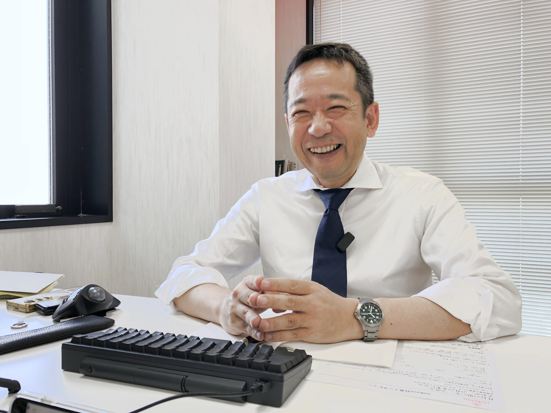 笑顔でインタビューに答える宋京台さん